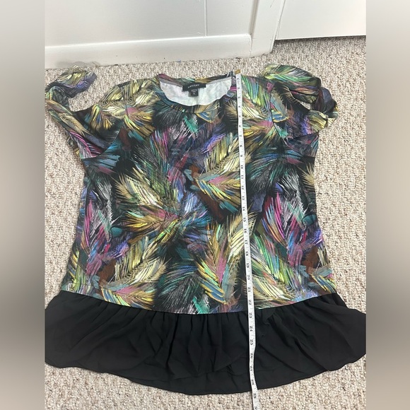 Karen Kane multicolored blouse with a unique bottom design, size XL. - Picture 8 of 9